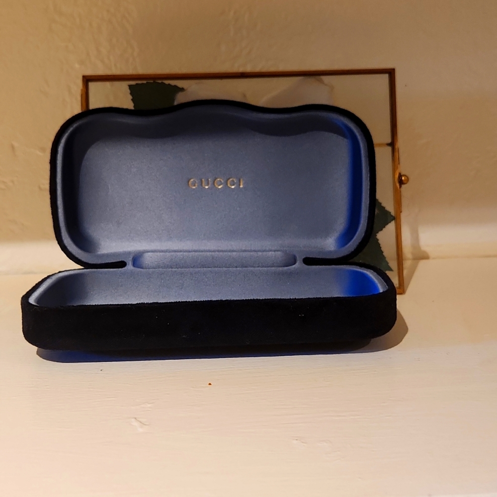 Gucci velvet sunglasses case
